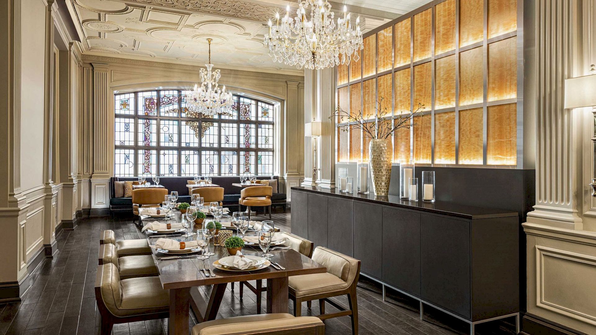 Robie's Restaurant and Lounge at Magnolia Hotel